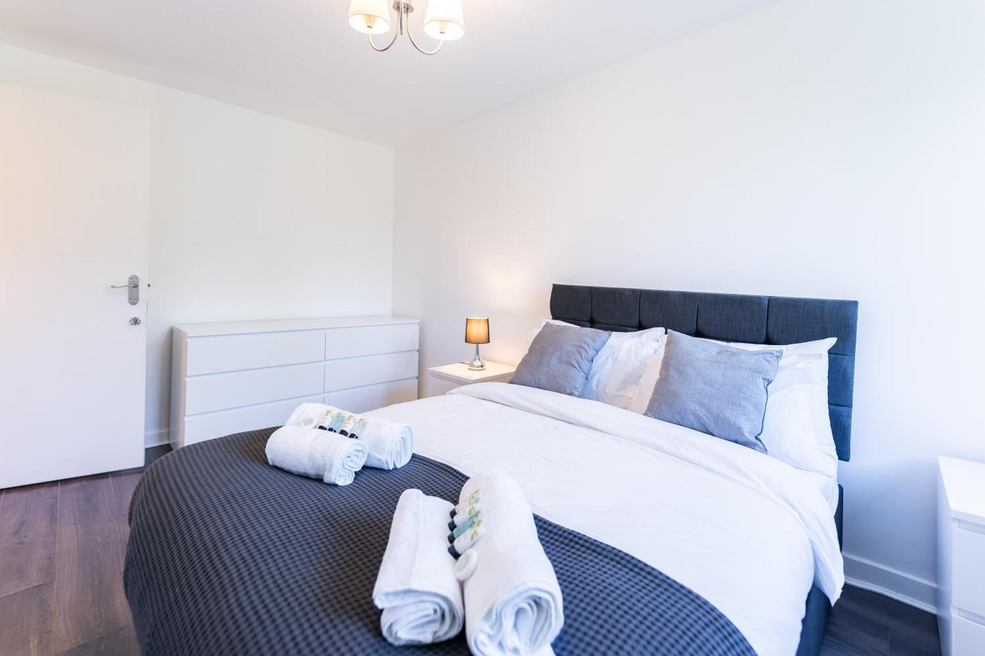Luxury 3 Bedroom Flat With Balcony In Westbourne Park ลอนดอน ภายนอก รูปภาพ
