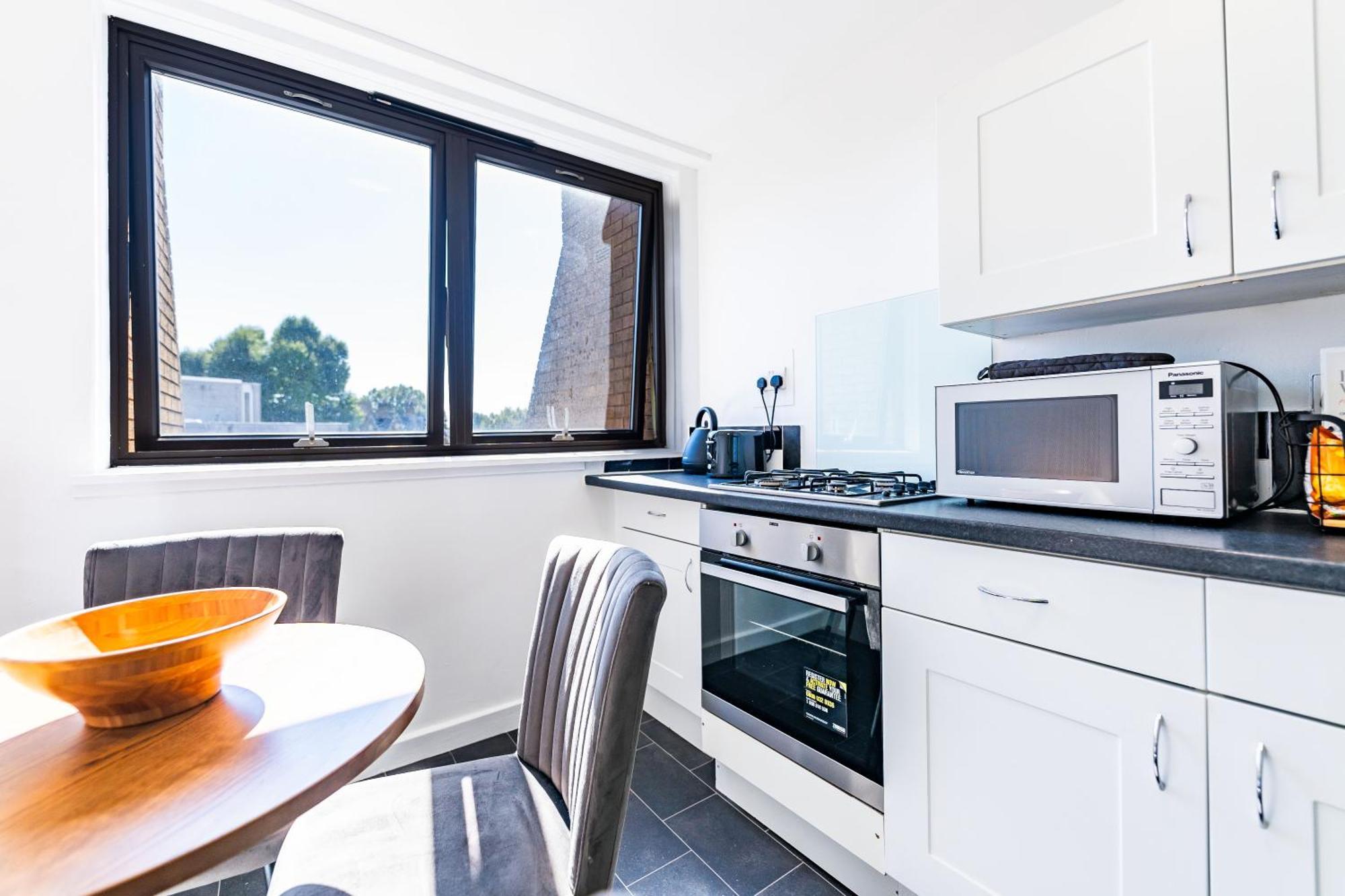 Luxury 3 Bedroom Flat With Balcony In Westbourne Park ลอนดอน ภายนอก รูปภาพ