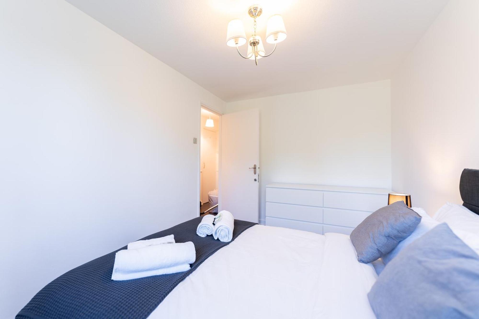 Luxury 3 Bedroom Flat With Balcony In Westbourne Park ลอนดอน ภายนอก รูปภาพ