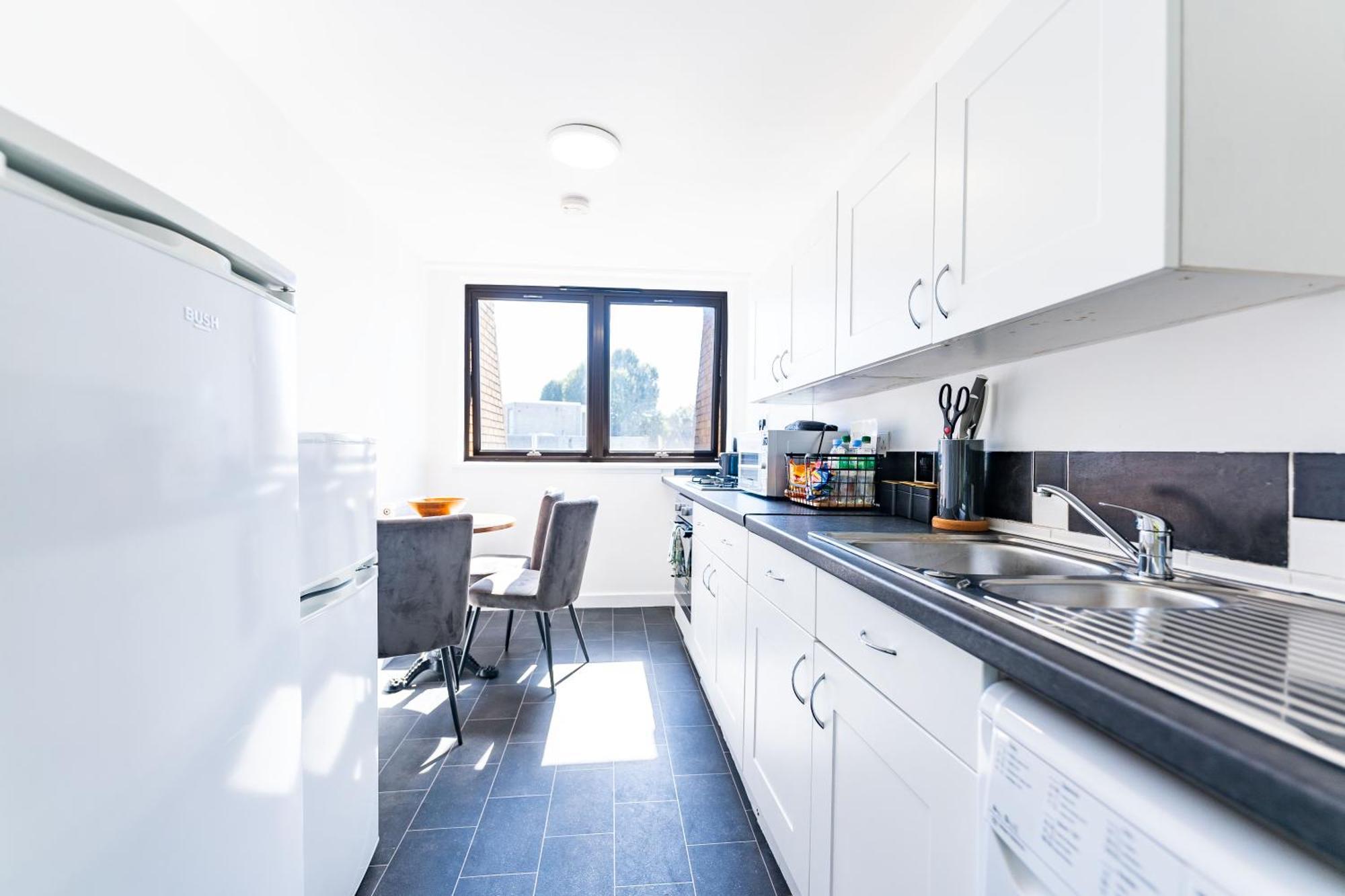 Luxury 3 Bedroom Flat With Balcony In Westbourne Park ลอนดอน ภายนอก รูปภาพ