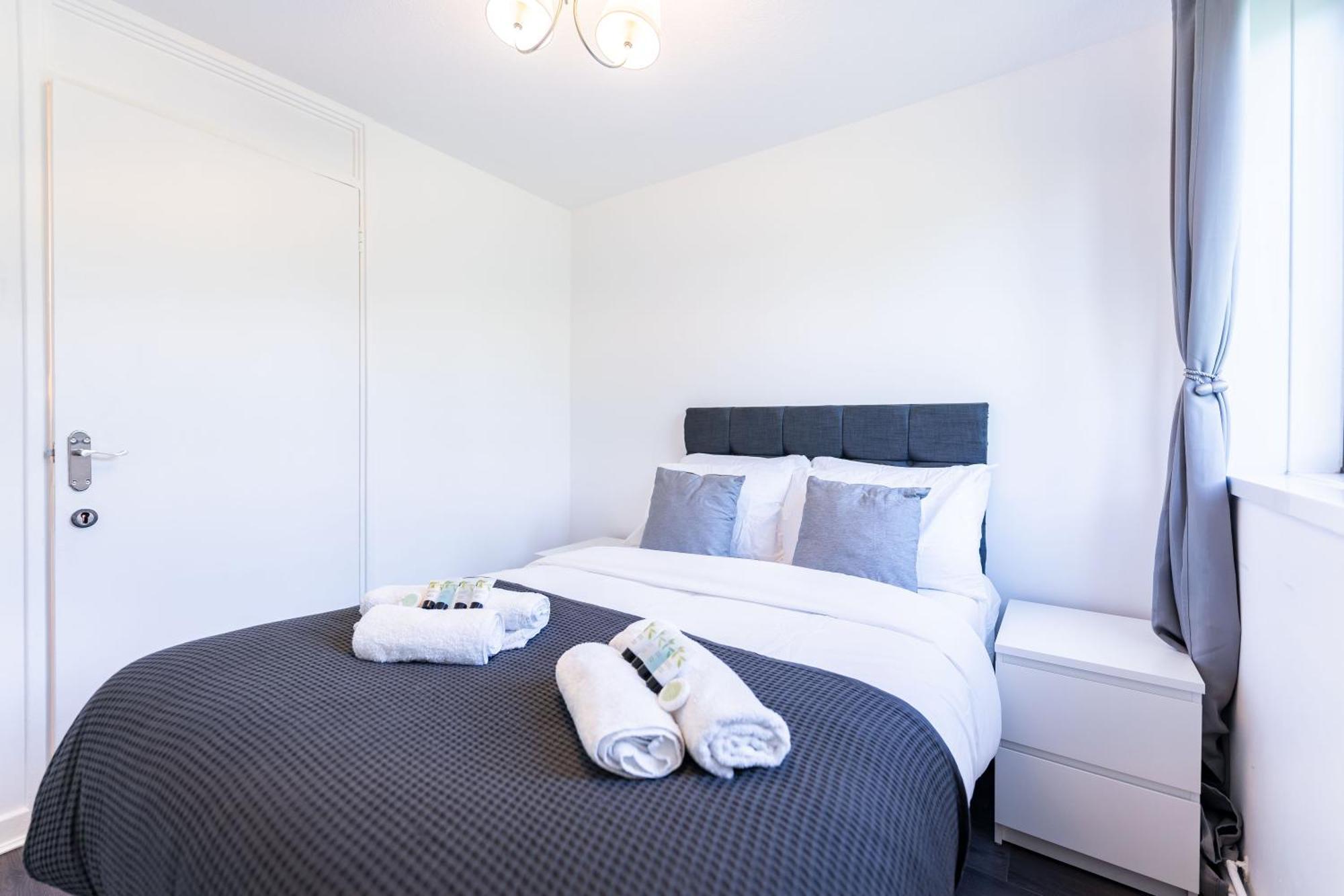 Luxury 3 Bedroom Flat With Balcony In Westbourne Park ลอนดอน ภายนอก รูปภาพ
